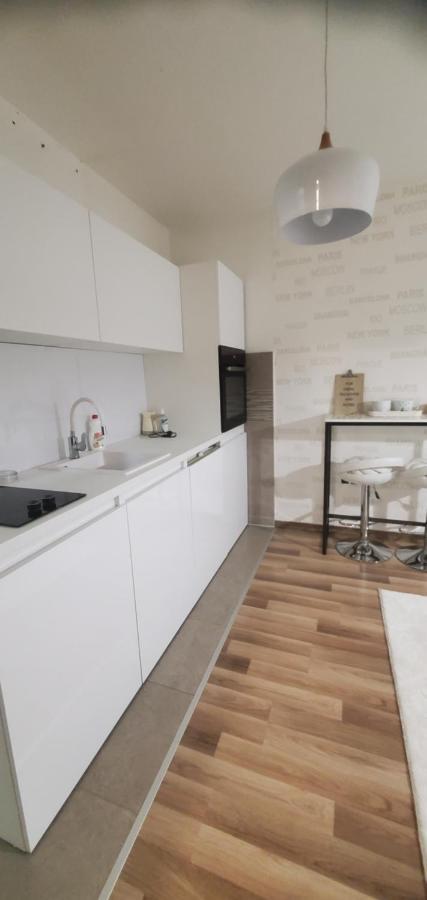Sleep And Drive Suites Szarajevó Kültér fotó